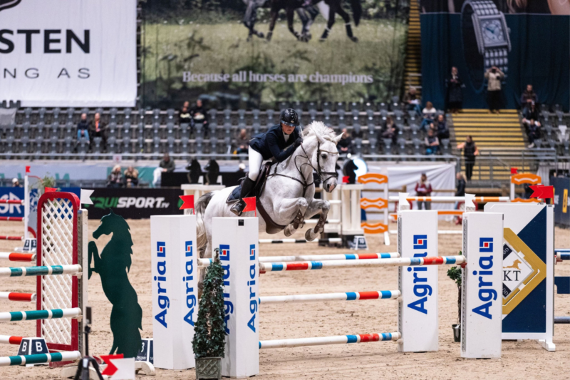 Nathalie Aspeslett Sundermeier og hesten Engas Laranja i konkurranse